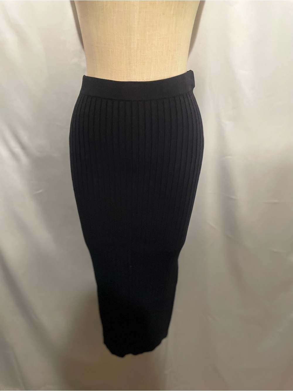 Black Ribbed Knit Midi Skirt – Minimalist Stretch Pencil Skirt